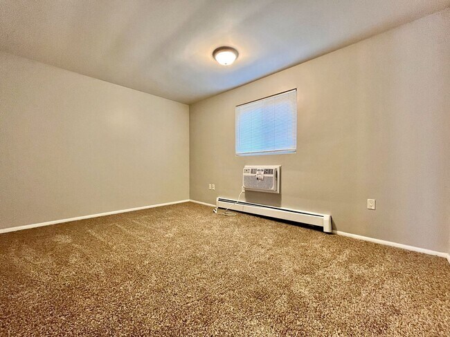 Building Photo - 508 Woodridge St NE