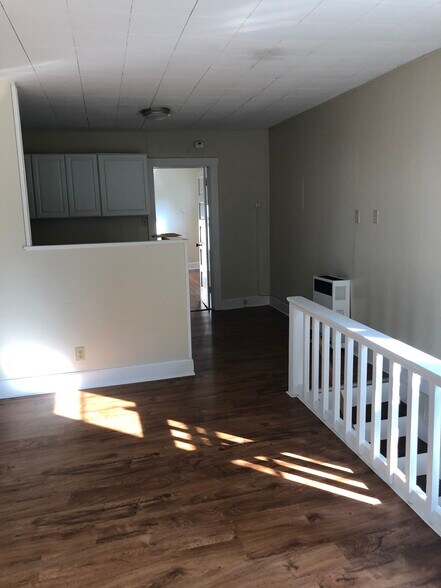 Primary Photo - 237 M Aly