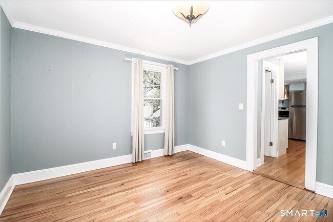 Building Photo - 25 Maplewood Ave