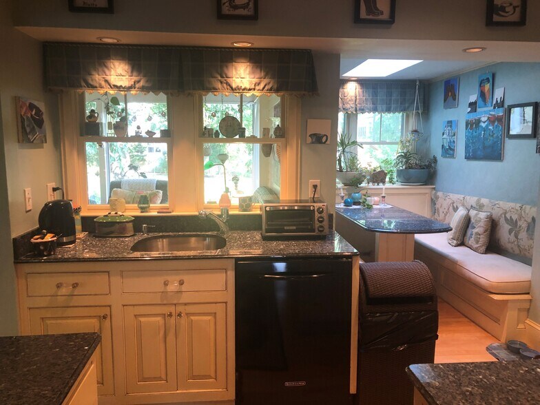 Building Photo - 55 Everett St