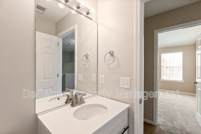 Building Photo - 236 Burgandy Hill Rd