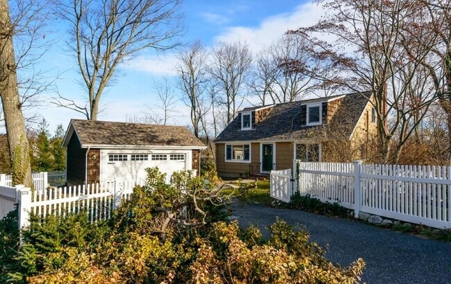 Primary Photo - 20 Grove Pl
