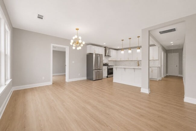 Building Photo - Move In by 6/5 & Save $500 OFF JUNE Rent — Fully Renovated Gem!!!