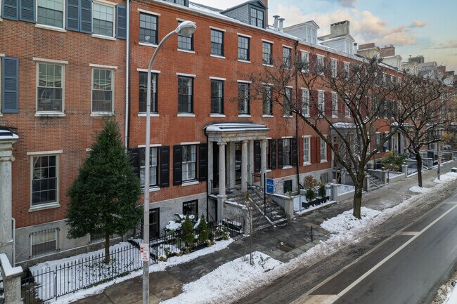 Building Photo - 908-910 Spruce St