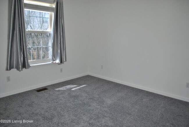 Building Photo - 4118 Hickoryview Dr