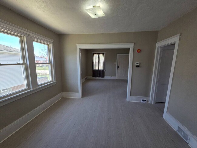 Building Photo - 3027 Fortune Ave