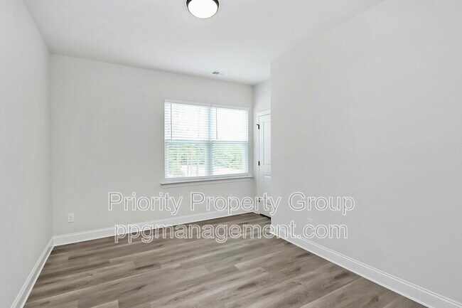 Building Photo - 6618 Riverview Dr