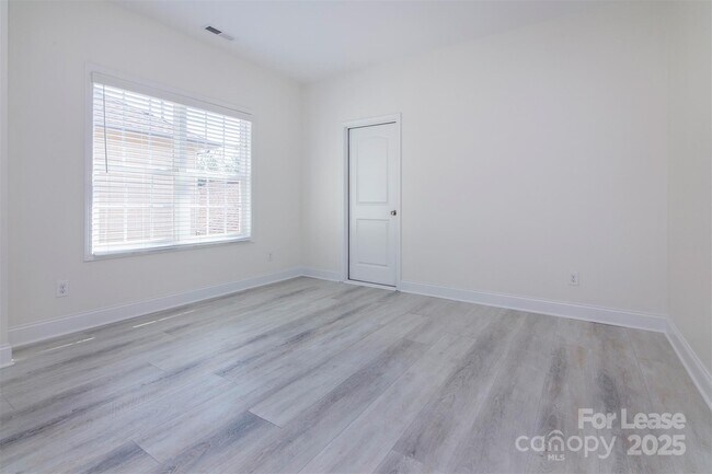 Building Photo - 2231 Eversham Dr NW