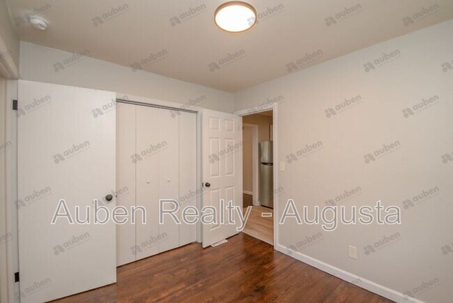 Building Photo - 109 Vanderbilt Cir