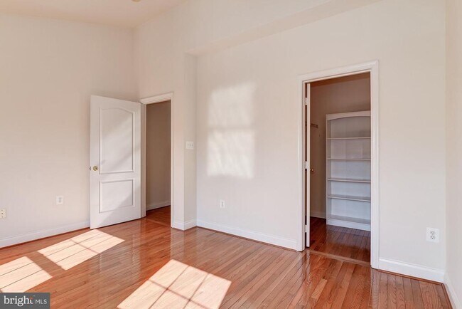 Building Photo - 207 Garden View Way