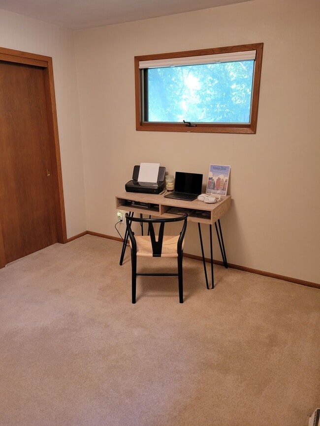 Building Photo - 3 Bedroom Unit