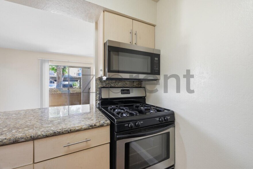 Building Photo - Unit 101
