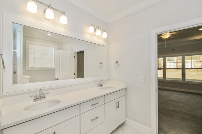 Building Photo - Beautiful 4 bedroom home in Wilmington