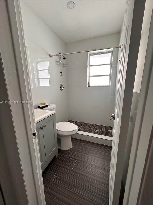 Building Photo - 1019 NE 17th Terrace