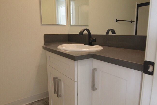 Building Photo - 1450 S Bundy Dr