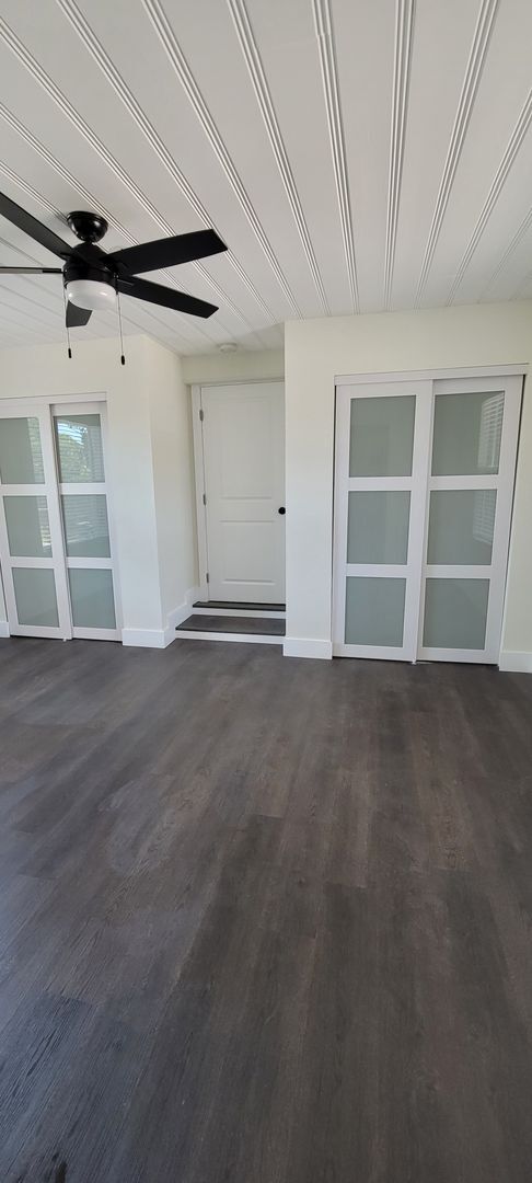 Building Photo - SPACIOUS 3 BEDROOM 2 BATH - ST. PETERSBURG, FL