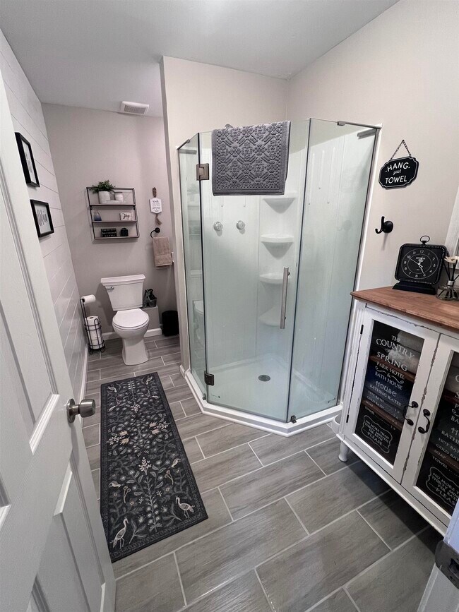 Building Photo - 219 E River Bend Dr