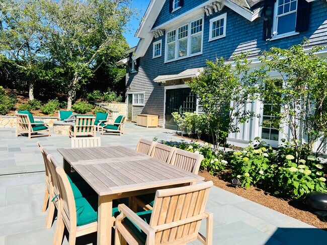 Building Photo - 3 Field Club Ln