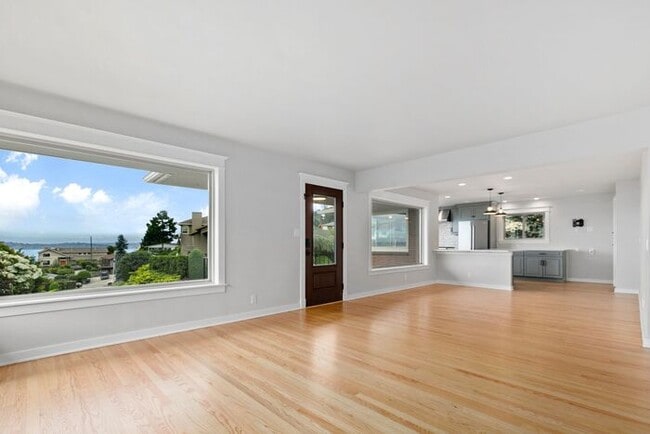 Building Photo - Gorgeous West Seattle Mid-Century Modern w...