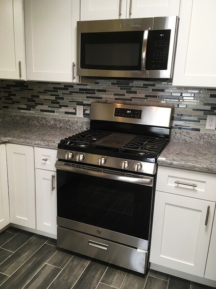 Building Photo - 28 Kenmar Dr