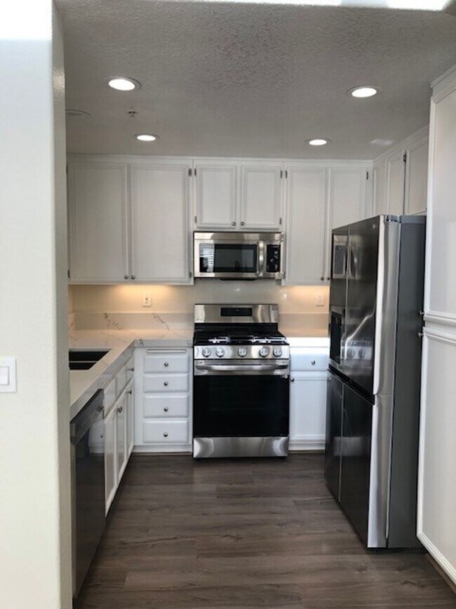 Building Photo - PICTURE PERFECT 2 BR/2 BATH PLUS LOFT END UNIT CONDO WITH DIRECT ACCESS 2 CAR GARAGE