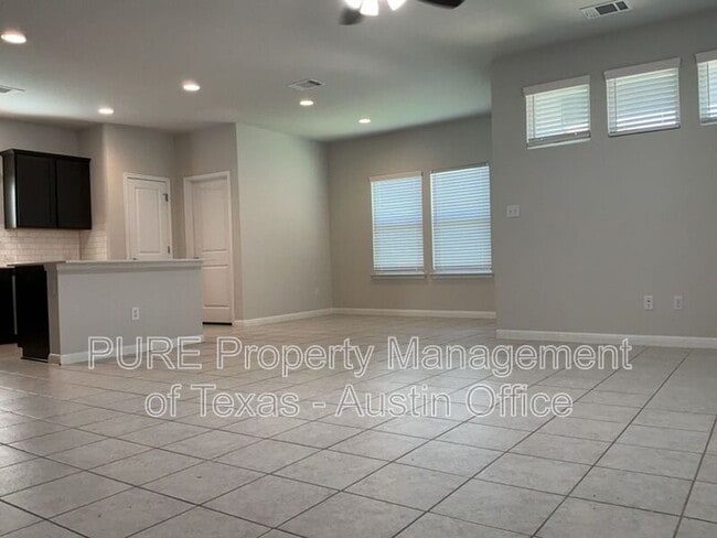 Building Photo - 112 Eagle Lake Dr