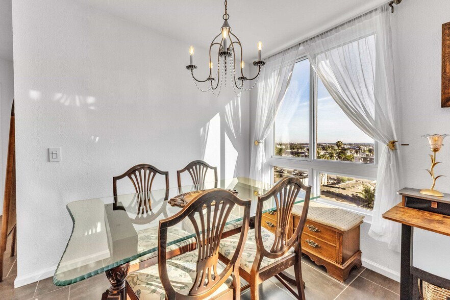 Building Photo - 7320 Hawthorn Ave