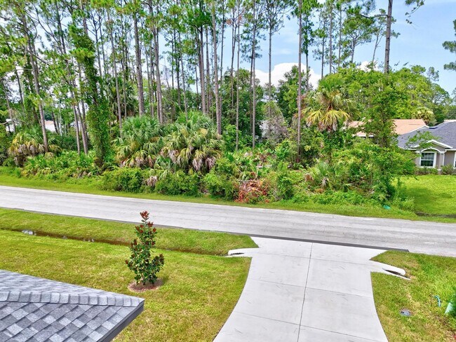 Building Photo - Brand New Townhome Overlooking the 15th Fairway