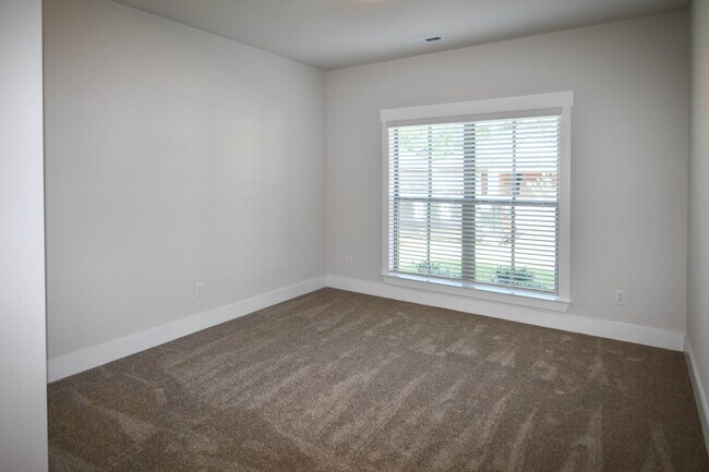 Building Photo - 148 Rosemary Ayers Dr