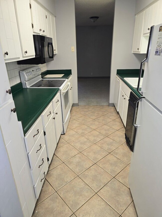 Building Photo - Knoxville 37923 - 2 bedroom, 2 bath condo ...