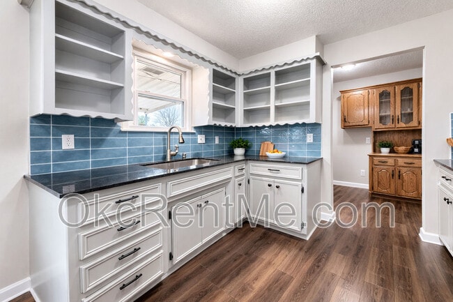 Building Photo - 106 Thompson Dr