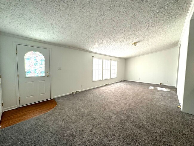Building Photo - ~~ Home with 2 acres located in Mebane ~~