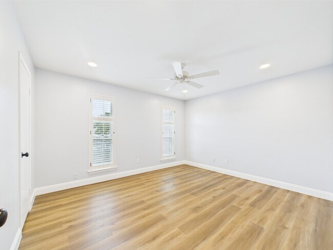 Building Photo - 10380 Briar Forest Dr