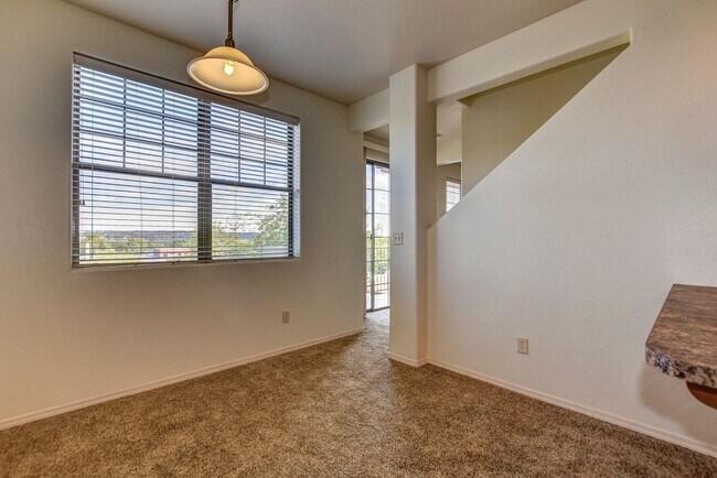 Building Photo - 221 Spring St