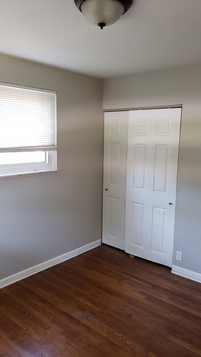 Building Photo - 10418 Monarch Dr Saint Louis, MO 63136
