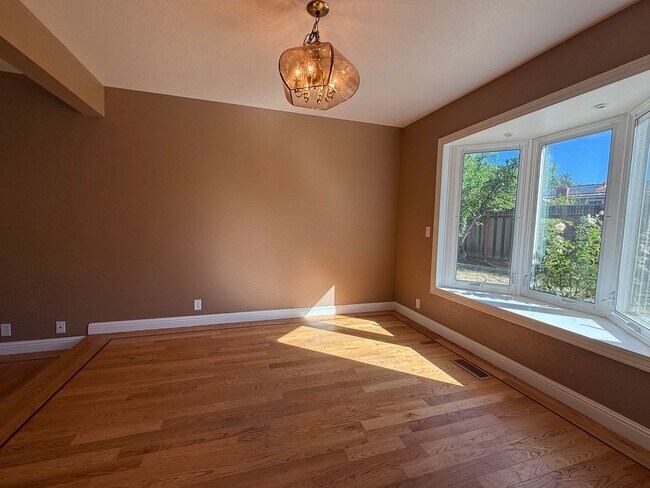 Building Photo - 6556 Idlebrook Ct