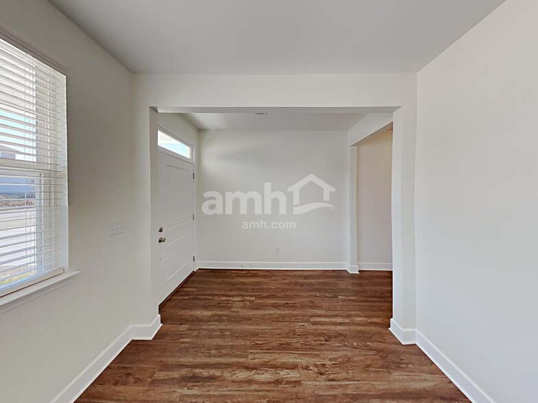 Building Photo - 950 Colonnade Dr