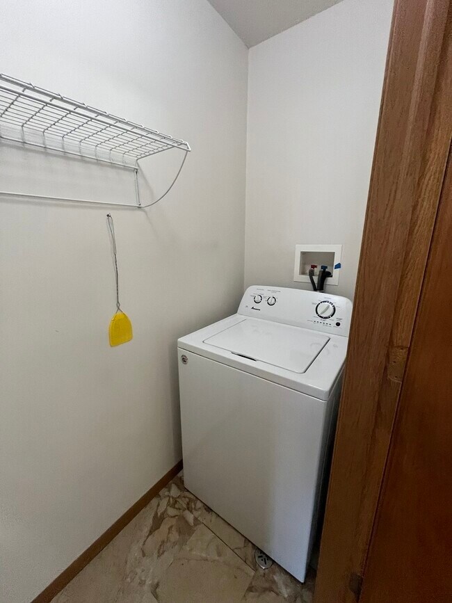 Building Photo - 1524 W Sand Bar Ct