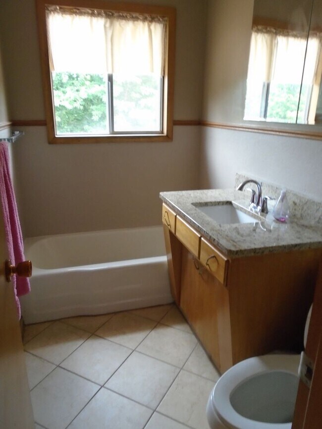 Building Photo - 5514 Tuttle Cove Rd