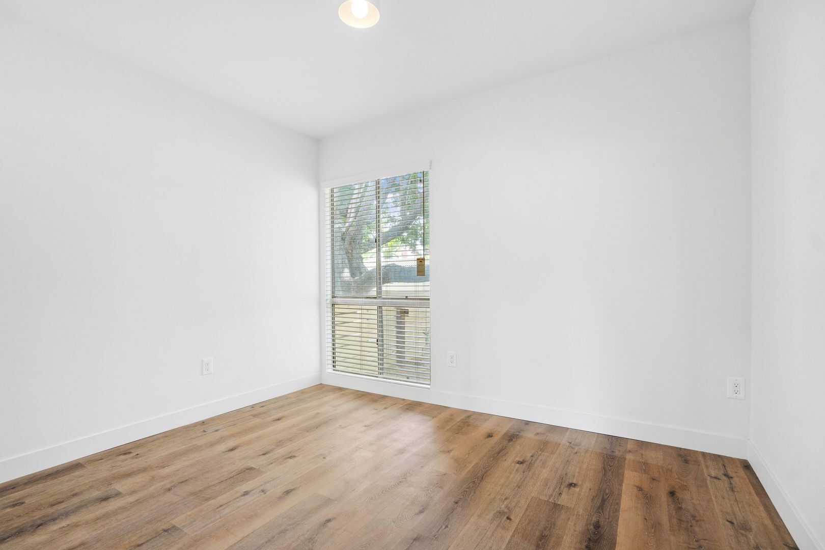 Building Photo - Individual Bungalows: All 1 bedroom/ 1 bat...