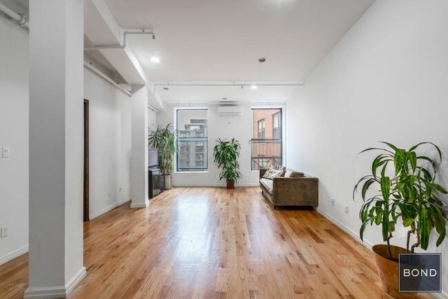 Building Photo - 365 Canal St