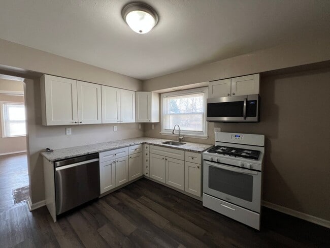 Building Photo - Three Bedroom Home Available in Woodson Terrace!