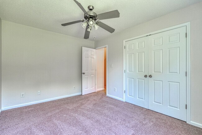 Building Photo - 567 Seays Crest Dr