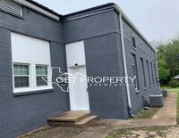 Building Photo - 1 Bedroom & 2 Bedroom Apartments