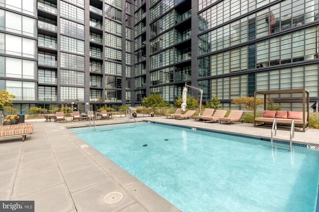 Building Photo - 45 Sutton Square SW