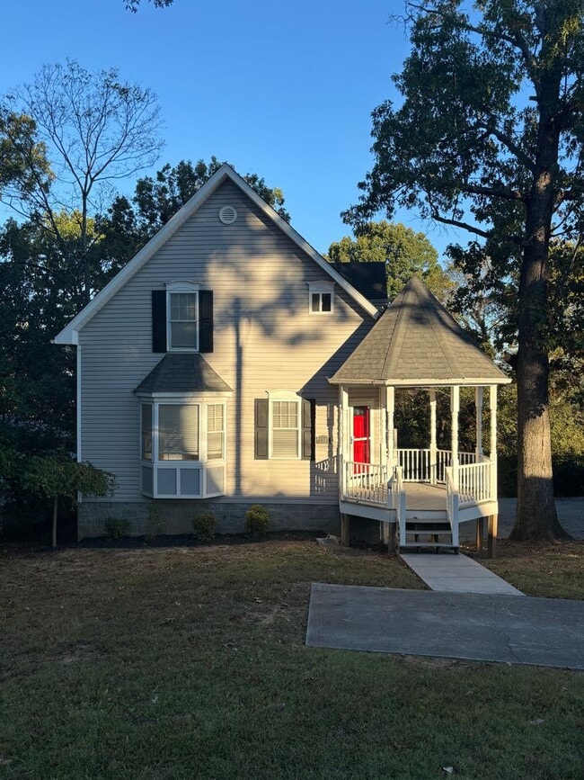 Building Photo - Freshly Renovated Dollhouse in Maryville!!