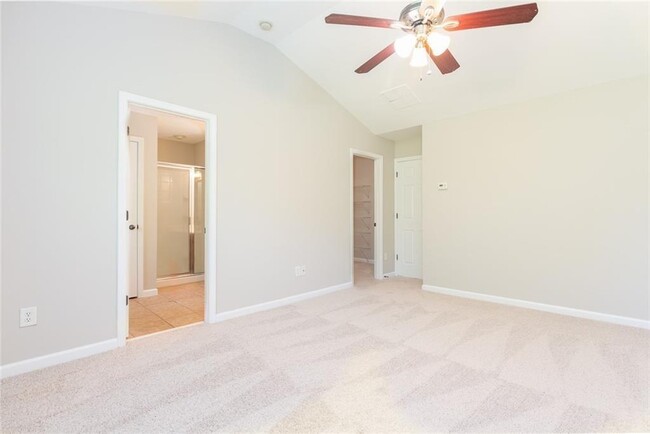 Building Photo - 860 Riverdance Dr NW