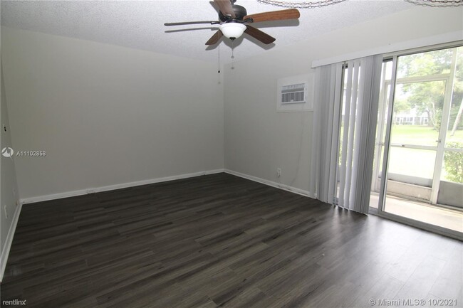 Building Photo - 1 br, 1 bath Condo - 151 SW 135th Ter Apt ...