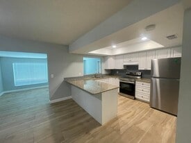 Building Photo - 11737 Inverness Cir