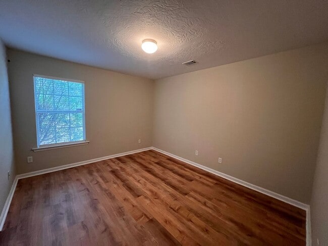 Building Photo - 204 Sand Fox Pl